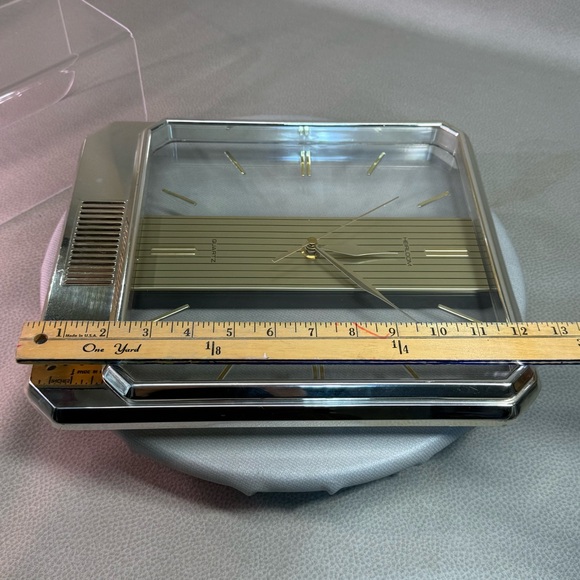 Heirloom Gold Wall Clock Chimes on House See Video Batteries Included - Picture 14 of 17